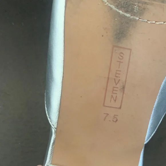 Steve Madden Metallic Silver Leather Horse Bit Mules. - Picture 9 of 10